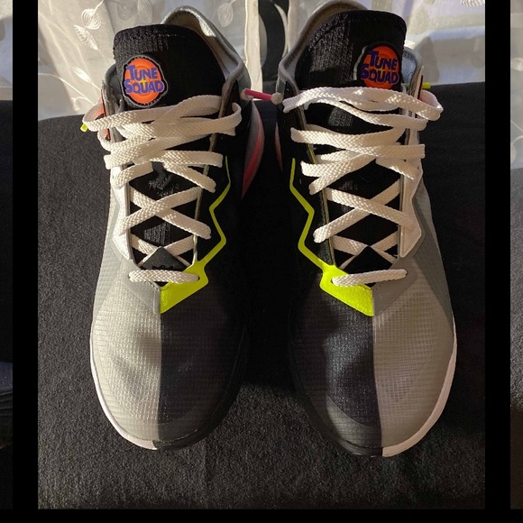 Lebron 18 bugs vs marvin - Picture 7 of 7